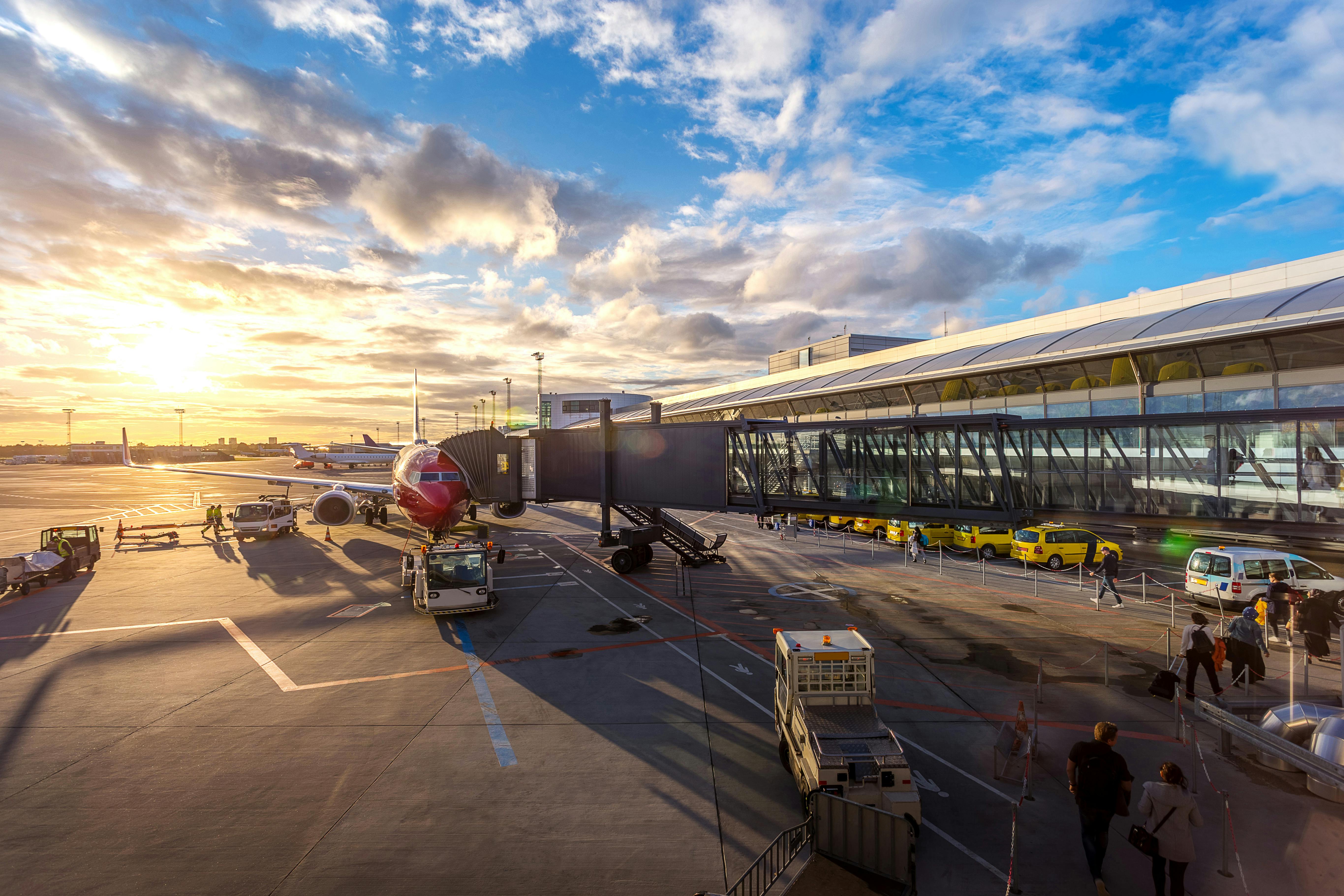 Cómo ir del aeropuerto de Zhukovsky al centro de Moscú: Guía Paso a Paso 2026