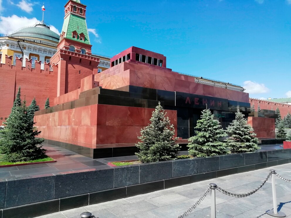 Cómo visitar el Mausoleo de Lenin en Moscú: Entrada, Horarios y Normas Estrictas en 2026